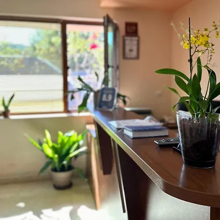 Хотел семеен примо